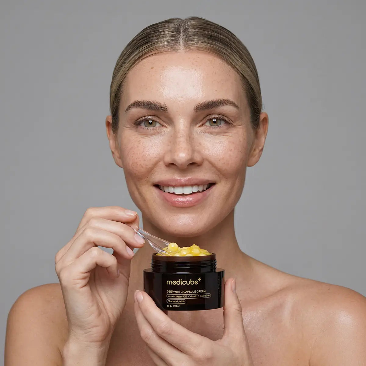 MEDICUBE - Deep Vita C Capsule Cream - 55G