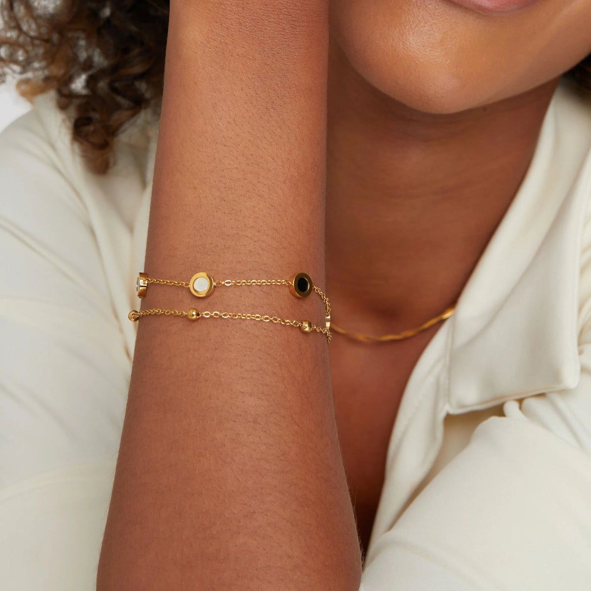 BEAUTIFUL EARTH - ONYX & WHITE STONE DOUBLE CHAIN BRACELET – 18K GOLD