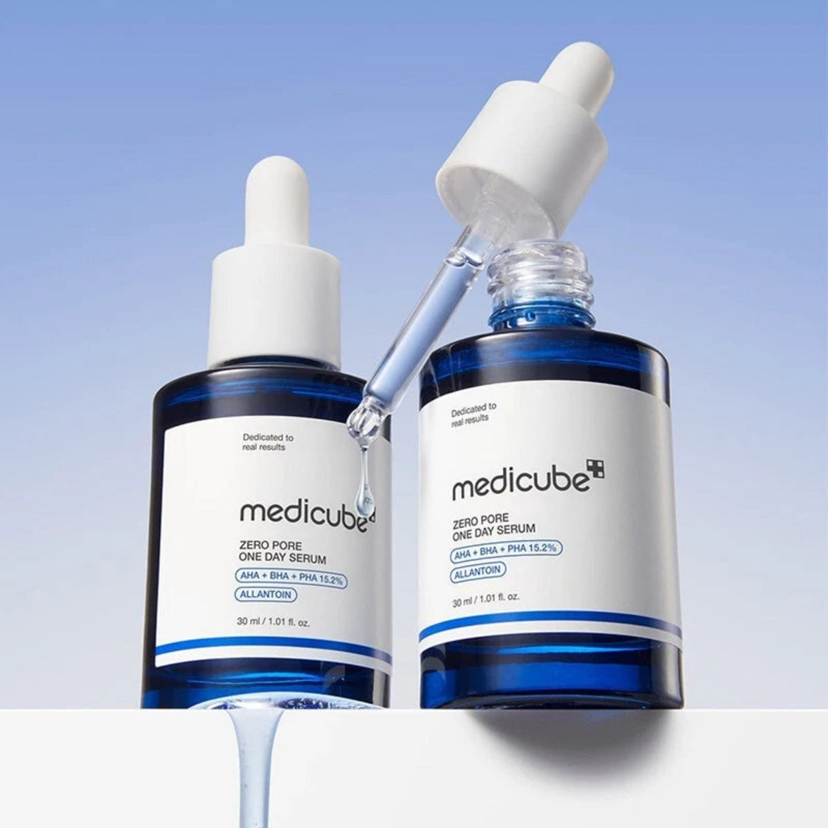 Two containers: MEDICUBE Zero Pore serum containers with droppers, displayed against a blue background.
