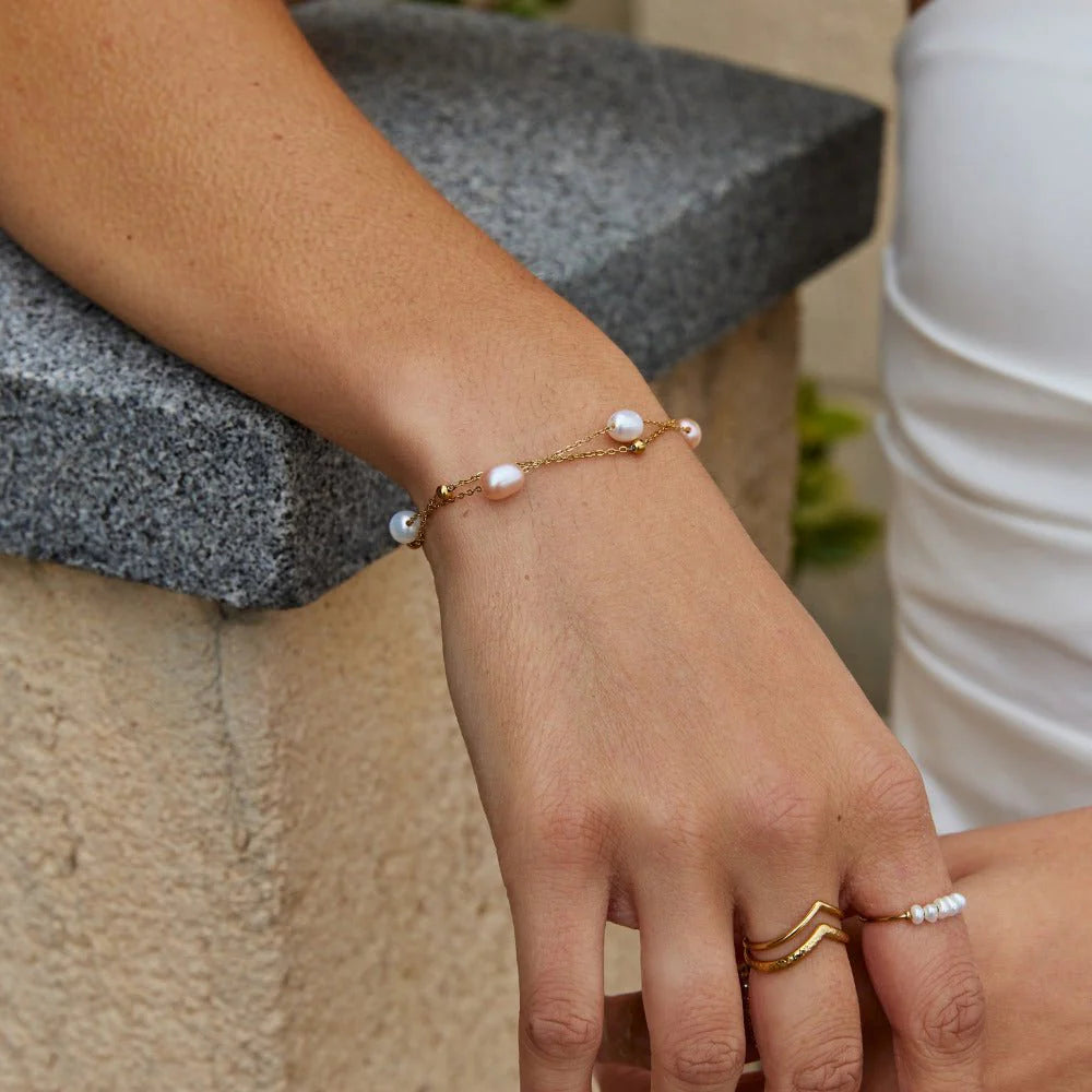 BEAUTIFUL EARTH - WHITE FRESHWATER PEARL STATION BRACELET – 18K GOLD