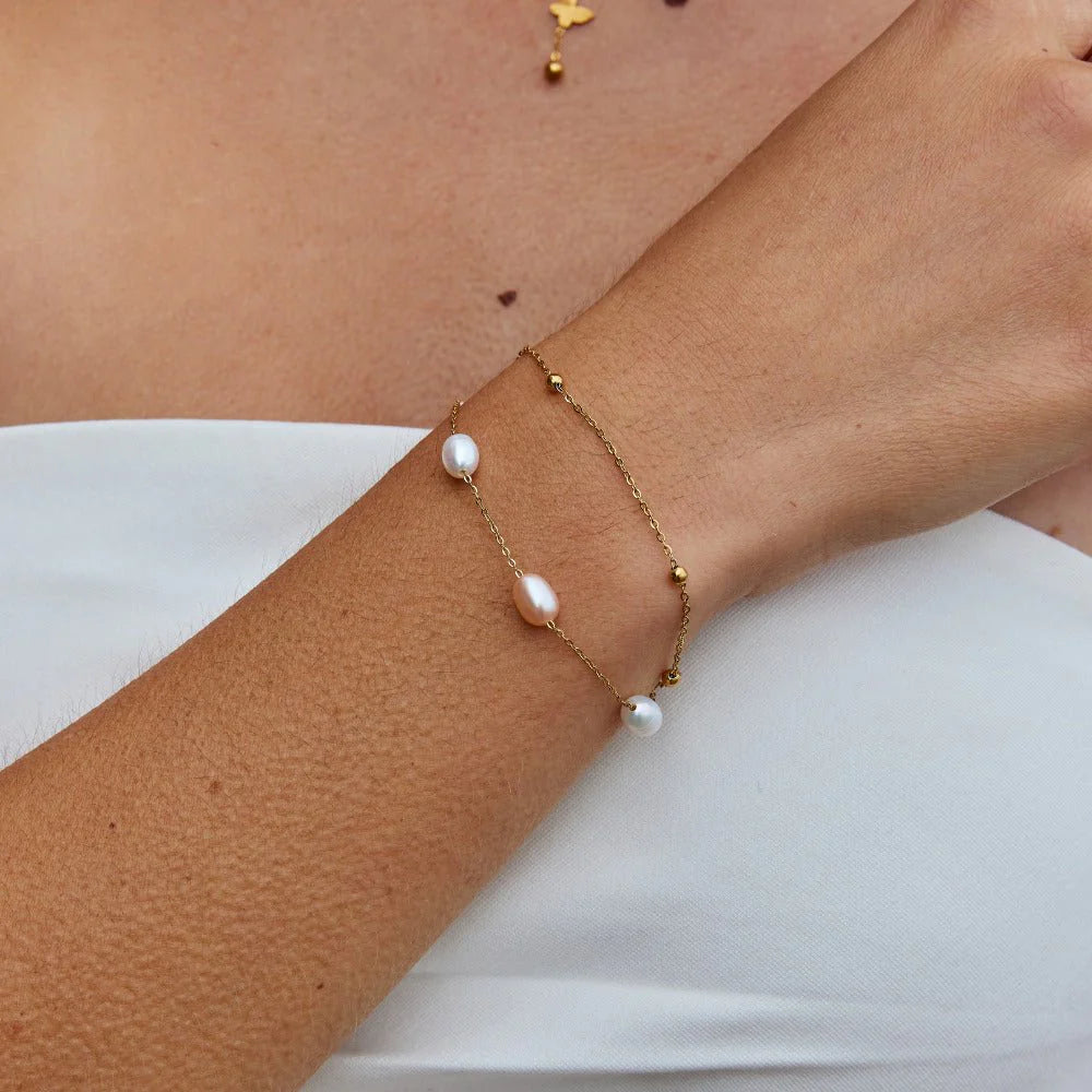 BEAUTIFUL EARTH - WHITE FRESHWATER PEARL STATION BRACELET – 18K GOLD