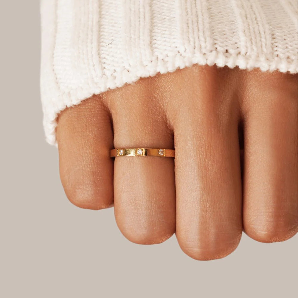 LUCIA CRYSTAL RING - SIZE 8