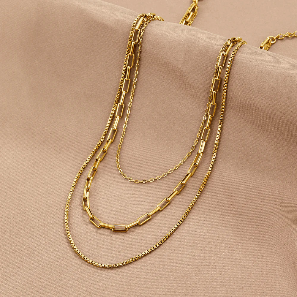 BEAUTIFUL EARTH - TRIPLE LAYERED CHAIN NECKLACE – 18 K GOLD