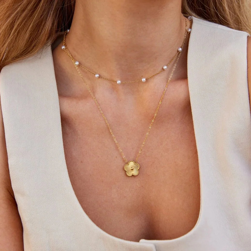 BEAUTIFUL EARTH - PEARL STATION 18K GOLD NECKLACE