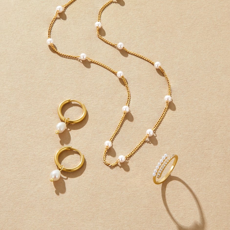 BEAUTIFUL EARTH - PEARL STATION 18K GOLD NECKLACE