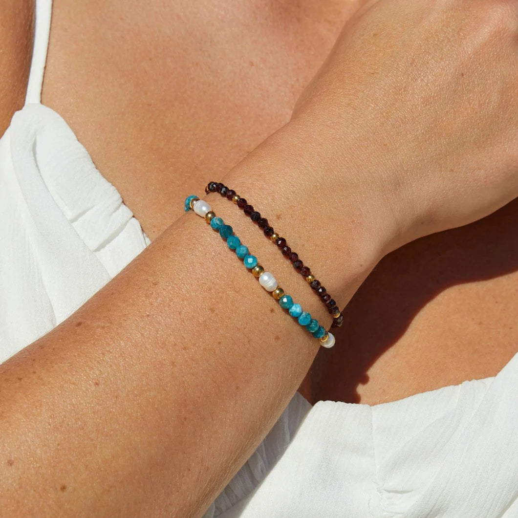 BEAUTIFUL EARTH - RED GARNET BEAD BRACELET