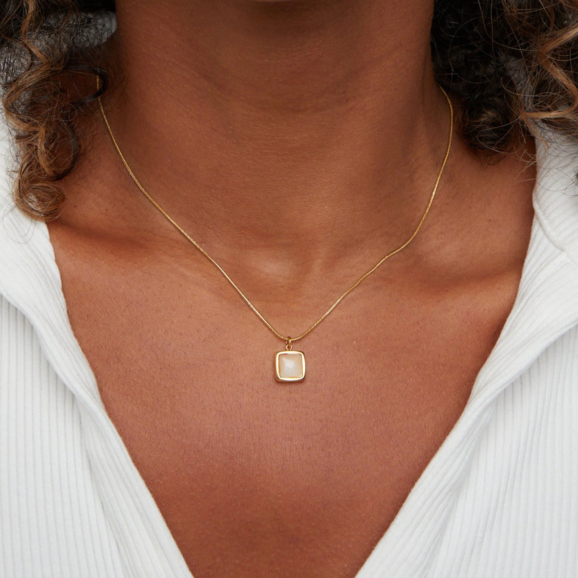 BEAUTIFUL EARTH - RIVA MOONSTONE PENDANT NECKLACE