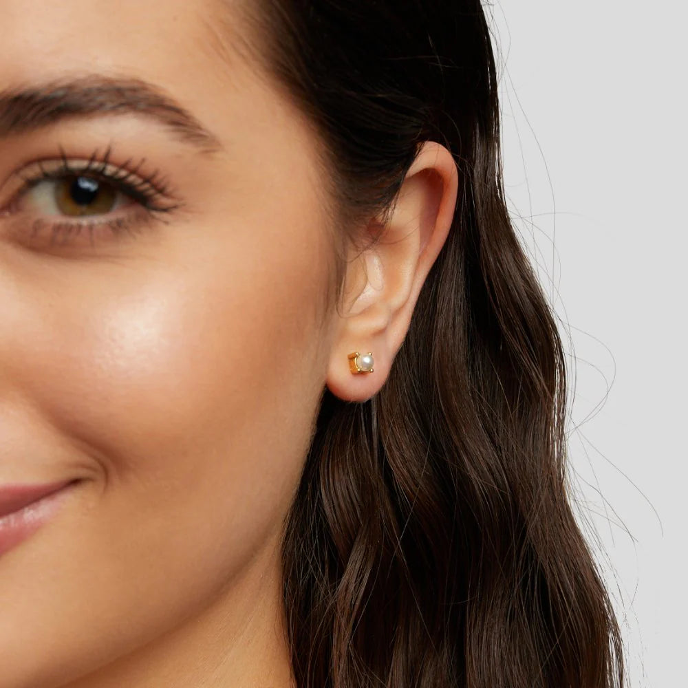 BEAUTIFUL EARTH - SOFIA PEARL STUD EARRINGS