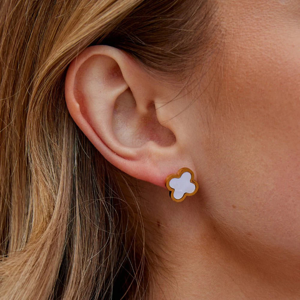 BEAUTIFUL EARTH - WHITE CLOVER STUD EARRINGS