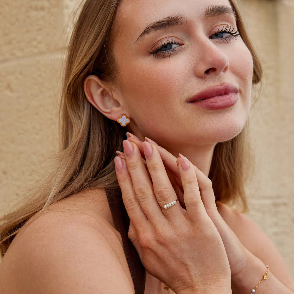 BEAUTIFUL EARTH - WHITE CLOVER STUD EARRINGS